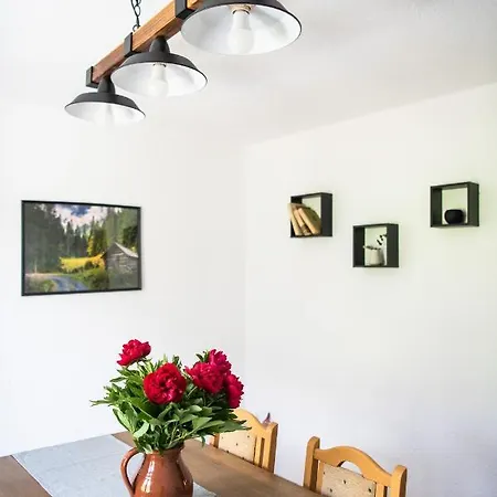 招待所 къща до гората