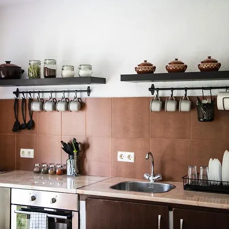 къща до гората 3*