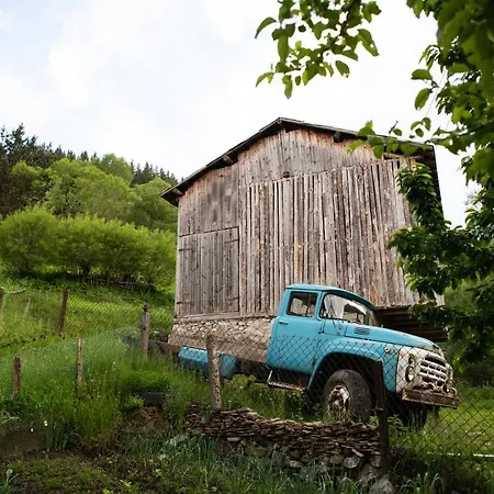 къща до гората 招待所