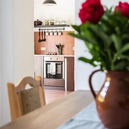 къща до гората 招待所 3*