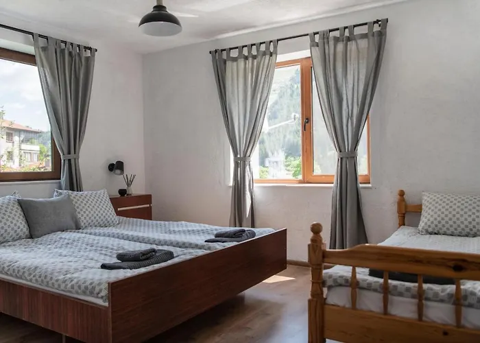 Gasthuis къща до гората