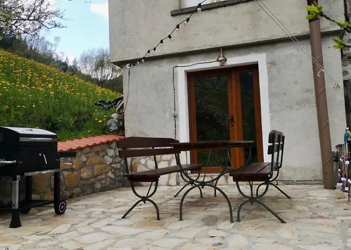 Gasthuis къща до гората